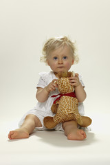 Kleinkind schaut lieb