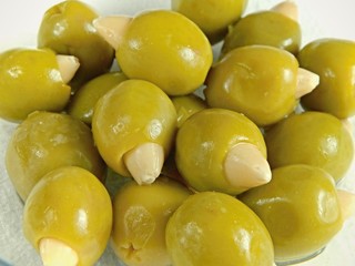 olives stuffed with almonds