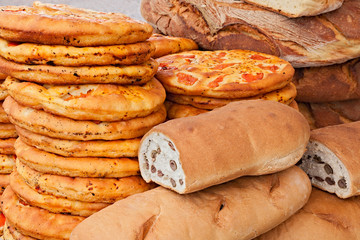 italian bread and pizza