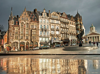 Fototapeta na wymiar Monumentalne domy w Brukseli, stolicy Belgii