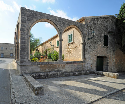 Le presbyt&egrave;re de l'&eacute;glise Saint-Pierre de Petra &agrave; Majorque
