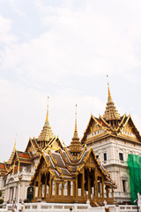 Fototapeta na wymiar piękne pagoda w Wat Phra Kaew w Tajlandii