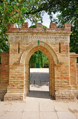 Fototapeta na wymiar Brick gate to an old castle