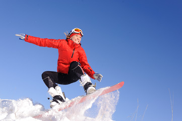 Fototapeta na wymiar kobieta na snowboardzie
