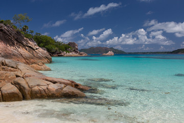 Plage de l'île Curieuse aux Seychelles