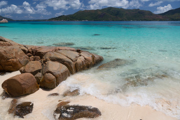 Plage de l'île Curieuse aux Seychelles