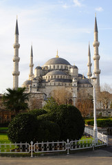 Fototapeta na wymiar Blaue Moschee oder Sultan-Ahmed-Moschee in Istanbul