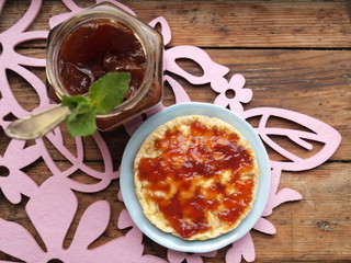 frühstück -Reiswaffel mit Quittenmarmelade