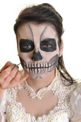 Femme maquillé en crâne