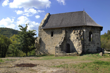 Fototapeta na wymiar Stary kościół św Pantaleon de Lapleau (Haute-Vienne)