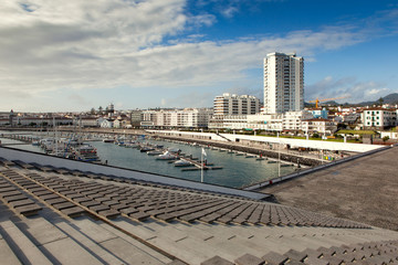 Obraz premium View to the Ponta Delgada city