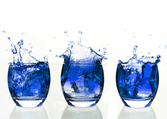 Serial arrangement of blue liquid splashing in tumbler