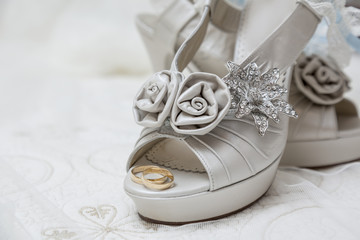 Obraz na płótnie Canvas buty i dodatki ślubne