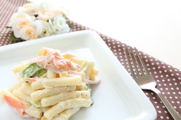 macaroni and vegetable salad
