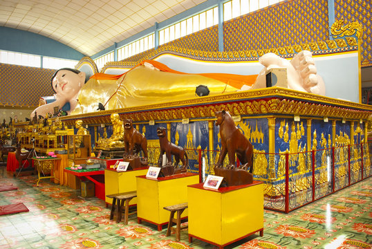 Giant Sleeping Buddha, Wat Chayamangkalaram Thai Buddhist Temple