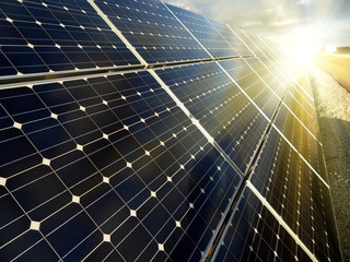 Power plant using renewable solar energy