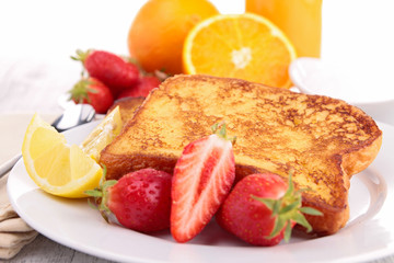 french toast with fruits