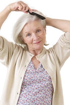Femme senior - Coup de peigne