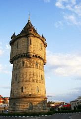 Fototapeta na wymiar Gotycka wieża w centrum Drobeta Turnu Severin, Rumunia
