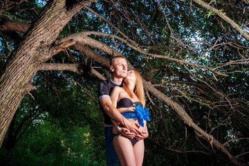 Obraz premium Beautiful pregnant woman and her husband
