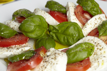 Caprese - Tomate und Mozzarella - close up