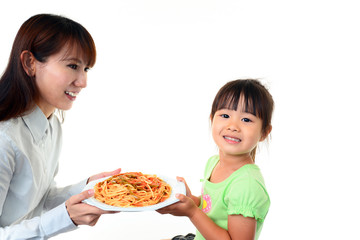 食事を楽しむ親子