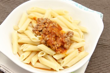 Macarrones con carne y salsa de tomate