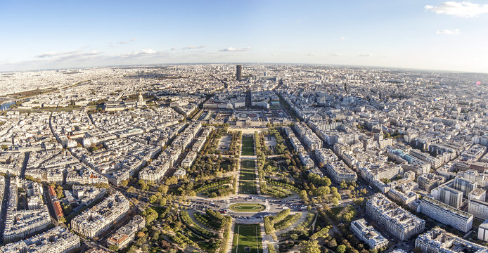 ville de Paris et champ de mars vue de la tour effeil