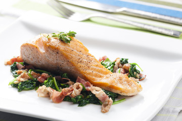 salmon fillet with warm spinach and bacon salad