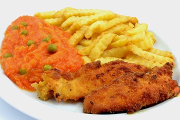 filet drobiowy z frytkami i marchewką