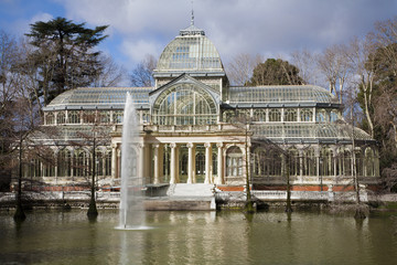Fototapeta na wymiar Madrid - Palacio de Cristal lub Crystal Palace w parku Retiro