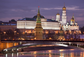 Fototapeta premium Panorama of the Moscow Kremlin pink dawn