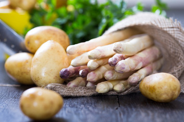 Spargel frisch 2 Wahl mit neuen Kartoffeln
