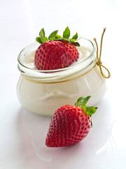 Frische Erdbeeren mit Vanillequark