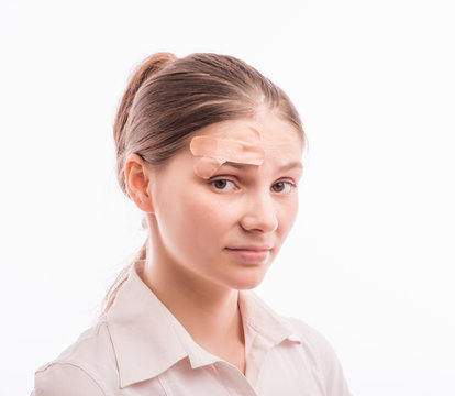 A woman with an injury on his forehead