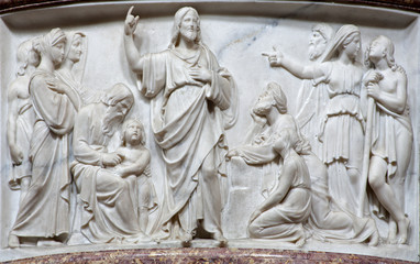 Fototapeta na wymiar Bergamo - Rze¼ba Jezusa orzekania - San Alessandro