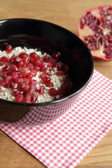 Müsli mit Granatapfel