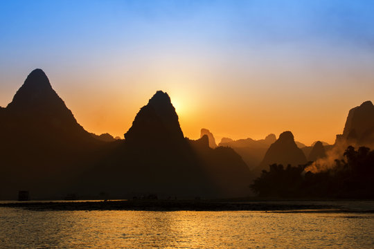 Fototapeta Sunset landscpae of yangshuo in guilin,china