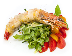 Тигровая креветка с помидорами и рукколой