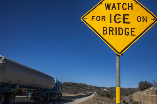 Glatteisgefahr auf der Interstate 10 in Texas