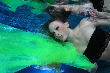 Frau unterwasser