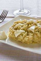 Risotto with shallots and soft cheese