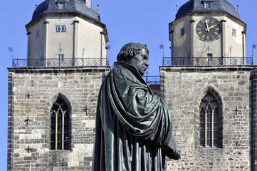 Luther vor der Stadtkirche Wittenberg