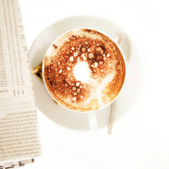 Kaffee und Zeitung
