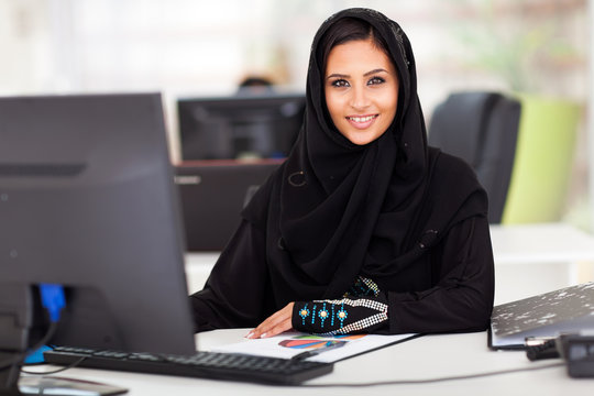 modern Arabian businesswoman in traditional clothing