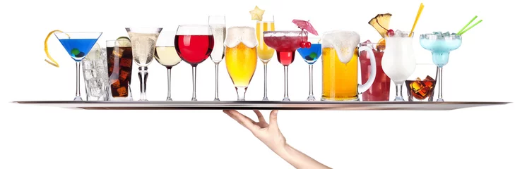 Papier Peint photo autocollant Alcool différentes boissons alcoolisées sur un plateau