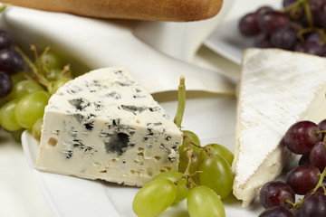 Käseplatte mit Baguette