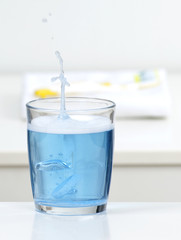 false teeth cleaning tablet