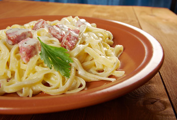 pasta Fettuccine Alfredo