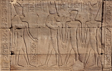 mur de temple et hiéroglyphes